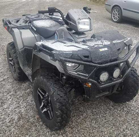 Fyrhjuling Polaris Sportsman 570 SP och gul Stiga åkgräsklippare stulna vid inbrott öster om Veberöd